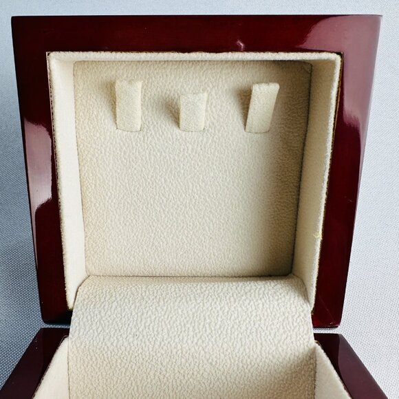 Vintage Jewelry Box High Gloss Lacquer Finish Presentation Gift Box Beige Suede - Picture 2 of 13